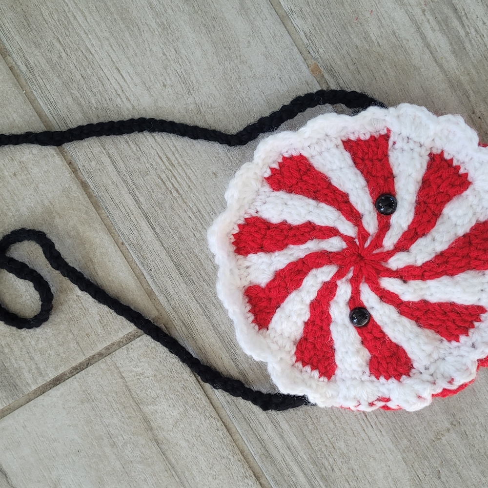 Crochet Red and White Spiral Bag
